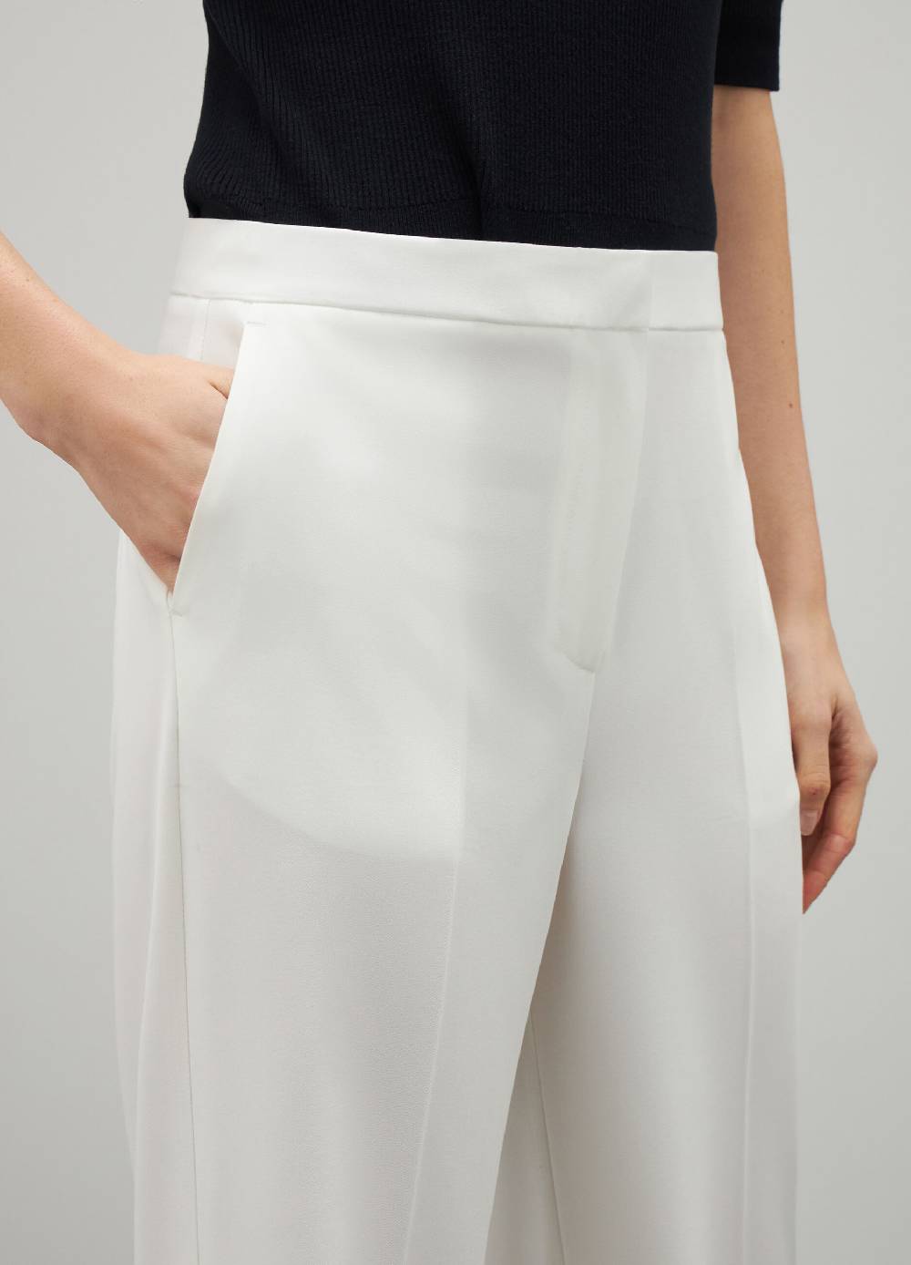 LES COPAINSPantaloni in tessuto stretch Moda