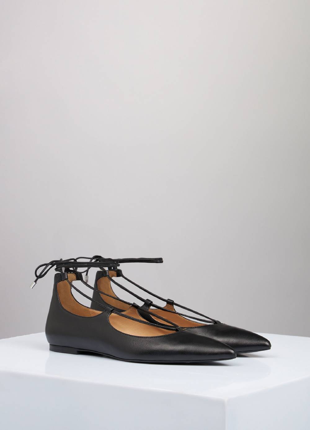 LES COPAINSBallerine in vera pelle con laccetti