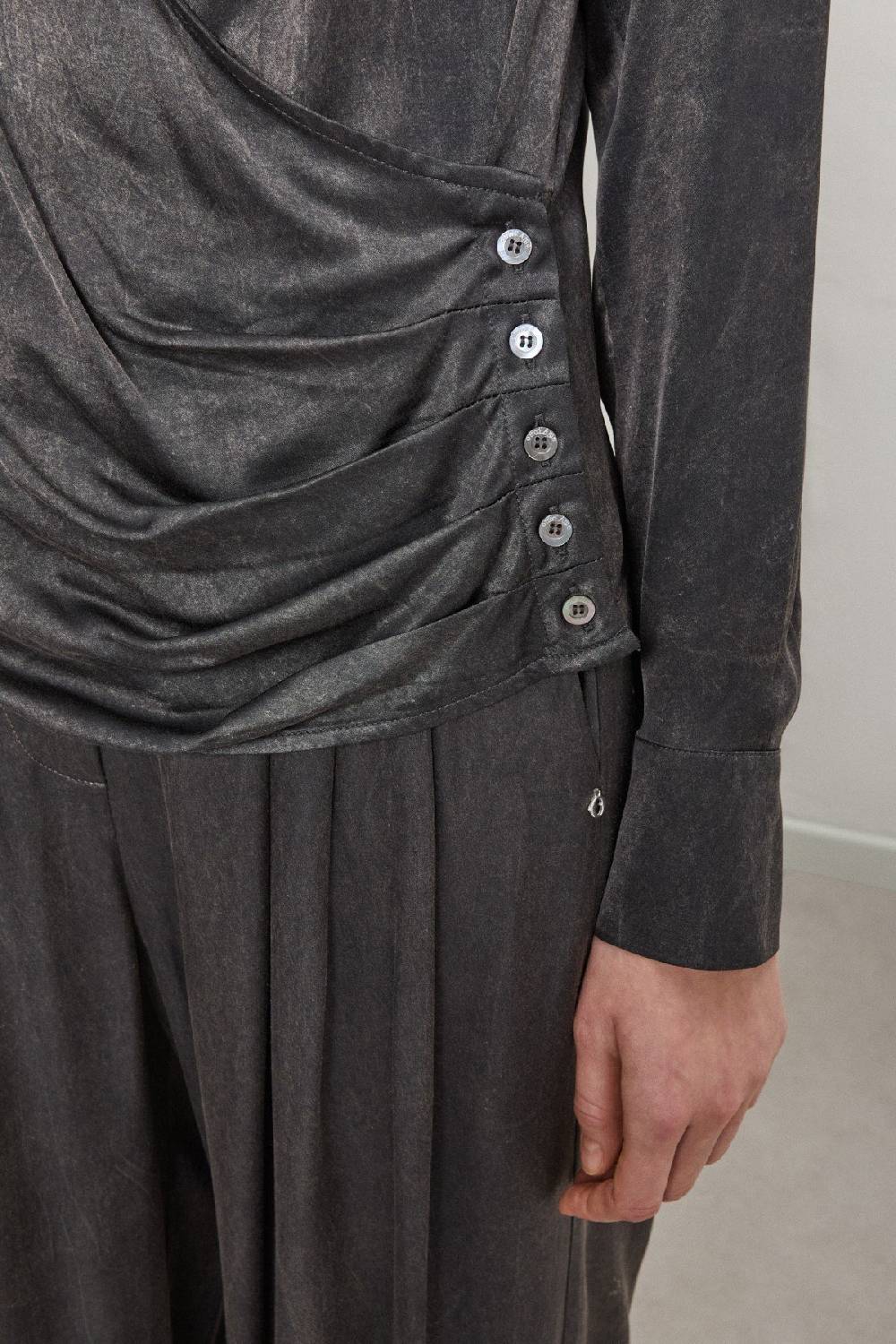 ottod'Ame Viscose blouse with V-neck and side buttoning Presa