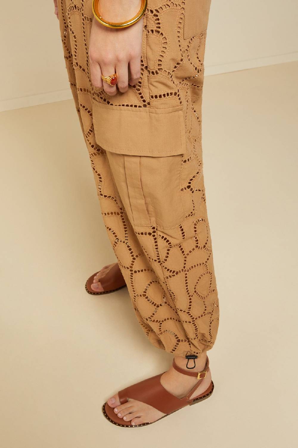 ottod'Ame Broderie anglaise cargo trousers Ultimo giorno