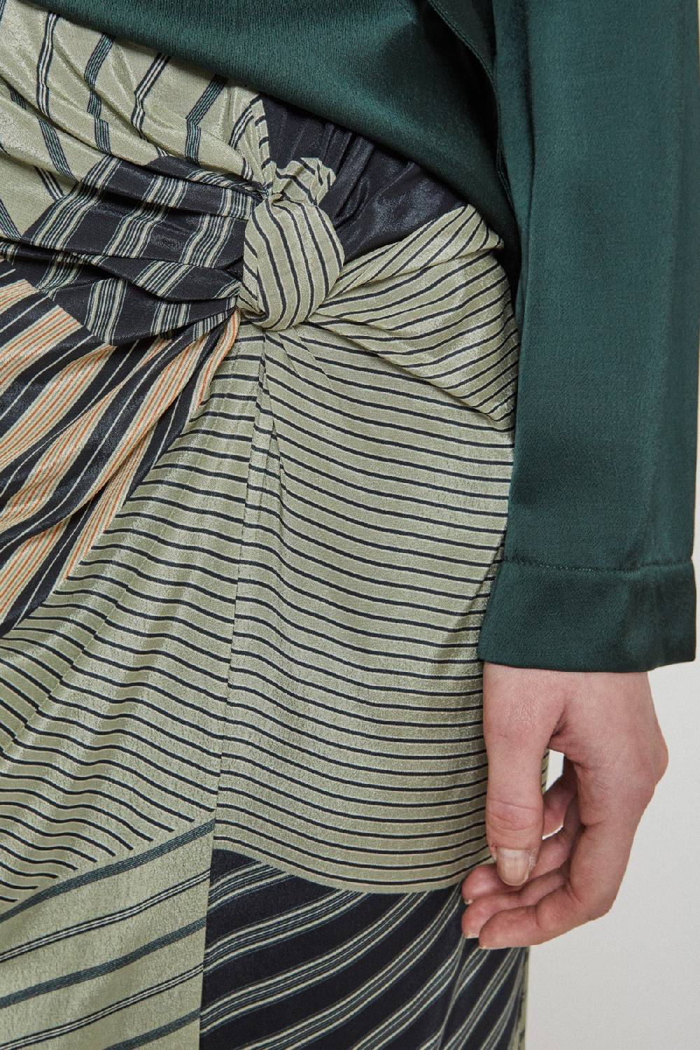 ottod'Ame Viscose midi skirt with knot Offerta Anniversario