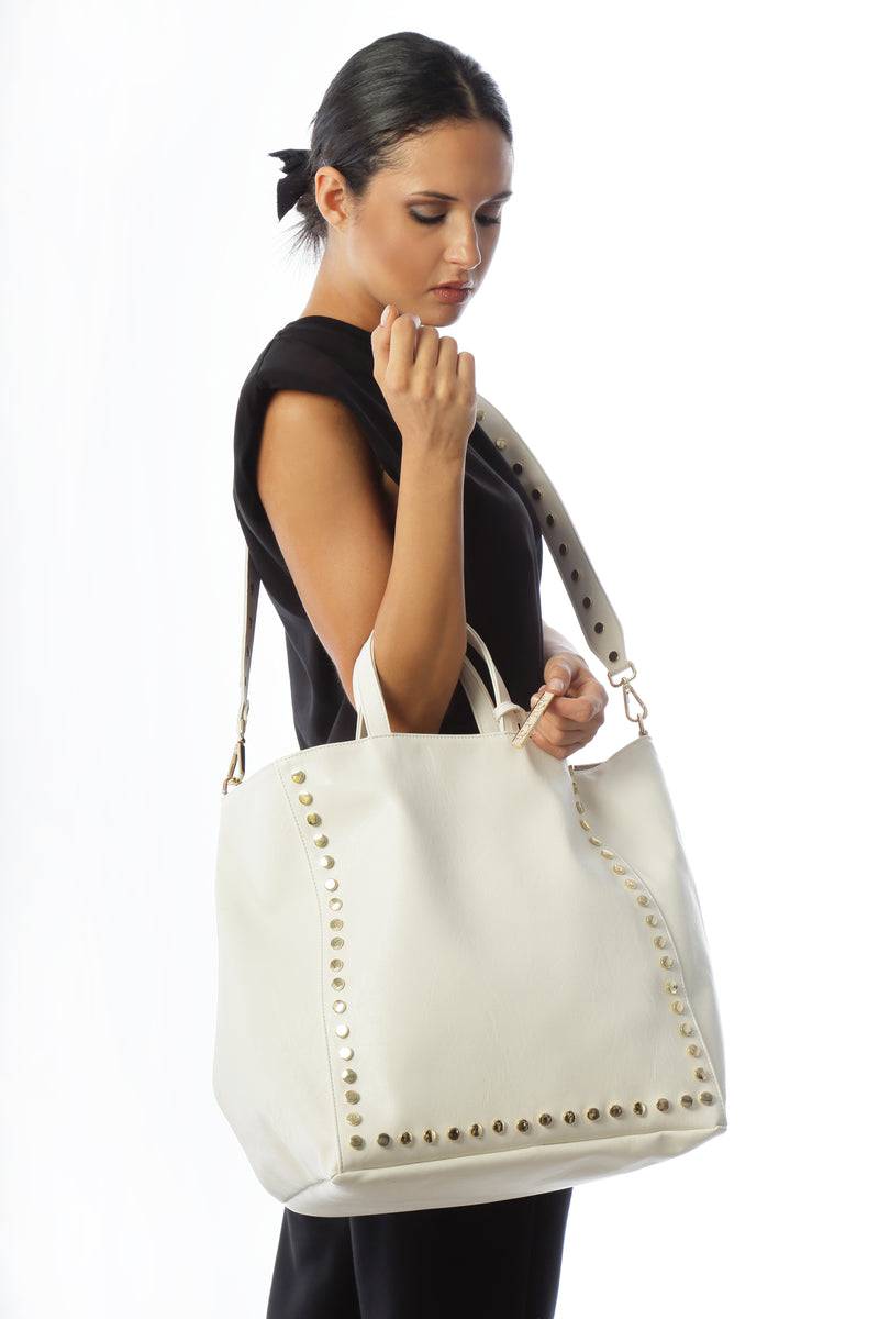 Paola T. Shopper con rivetti e pendente oro Negozio