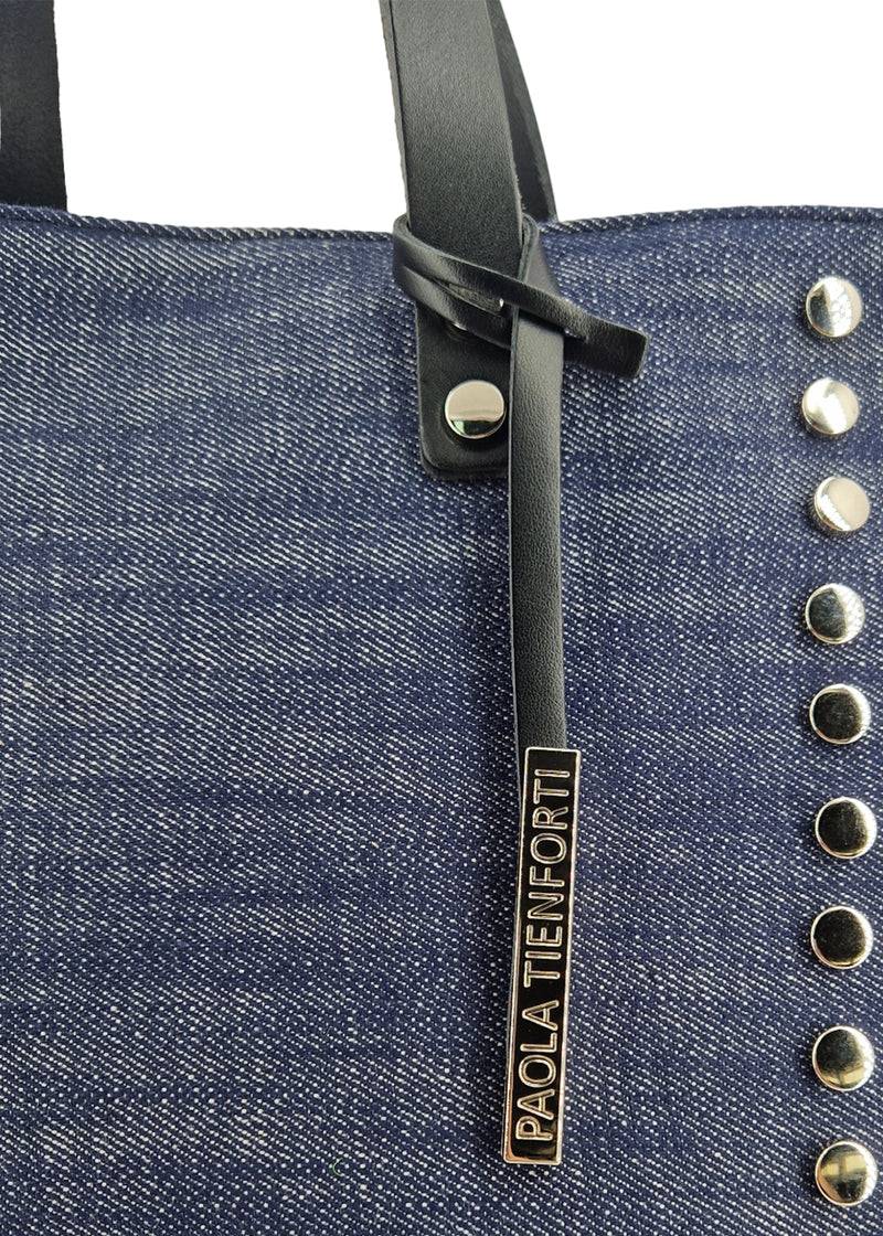 Paola T. Shopper medium con rivetti e pendente argento Novità