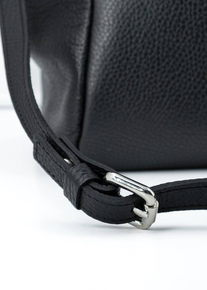 Paola T. Shopper in pelle morbida con dettagli argento 2025
