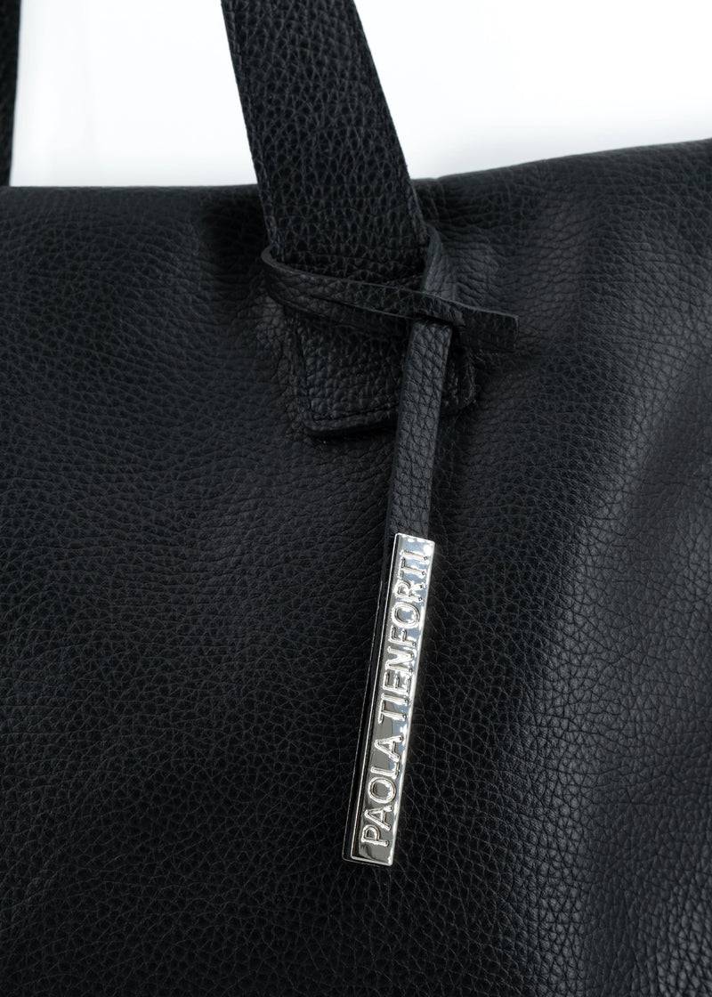 Paola T. Shopper in pelle morbida con dettagli argento 2025