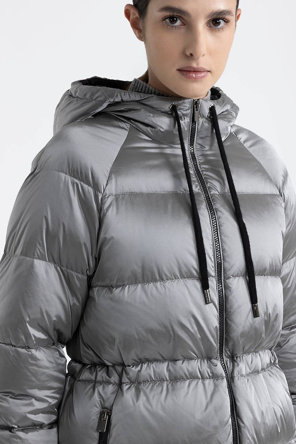 Peserico Piumino lungo con cappuccio in twill di nylon WR Fino Al -60%