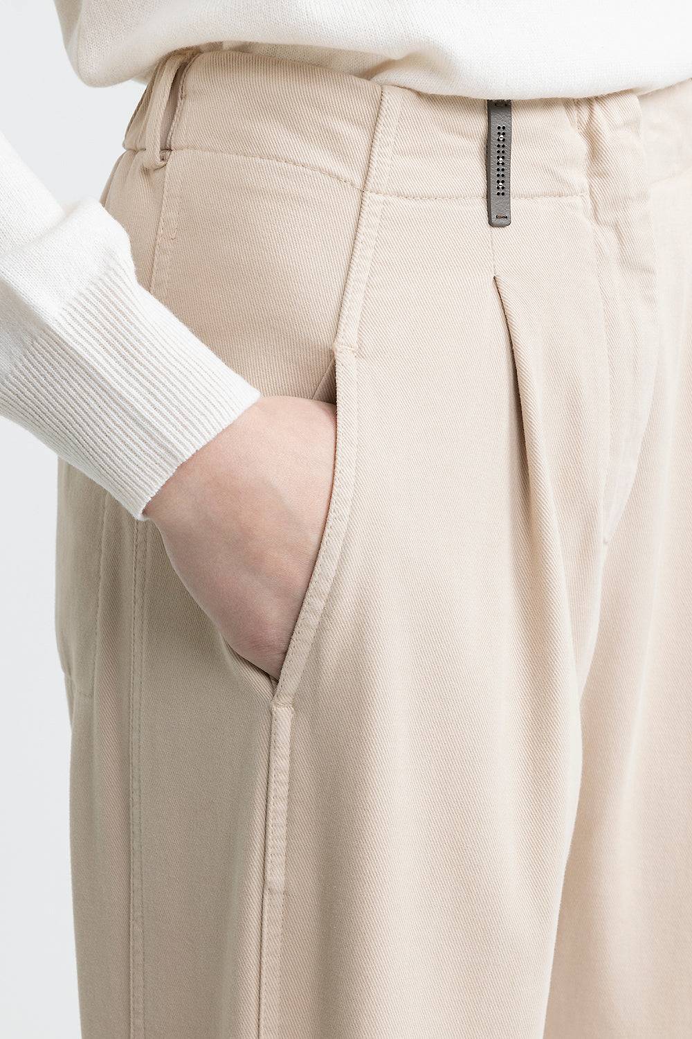 Peserico Pantalone carrot con pince in gabardina di cotone 2025