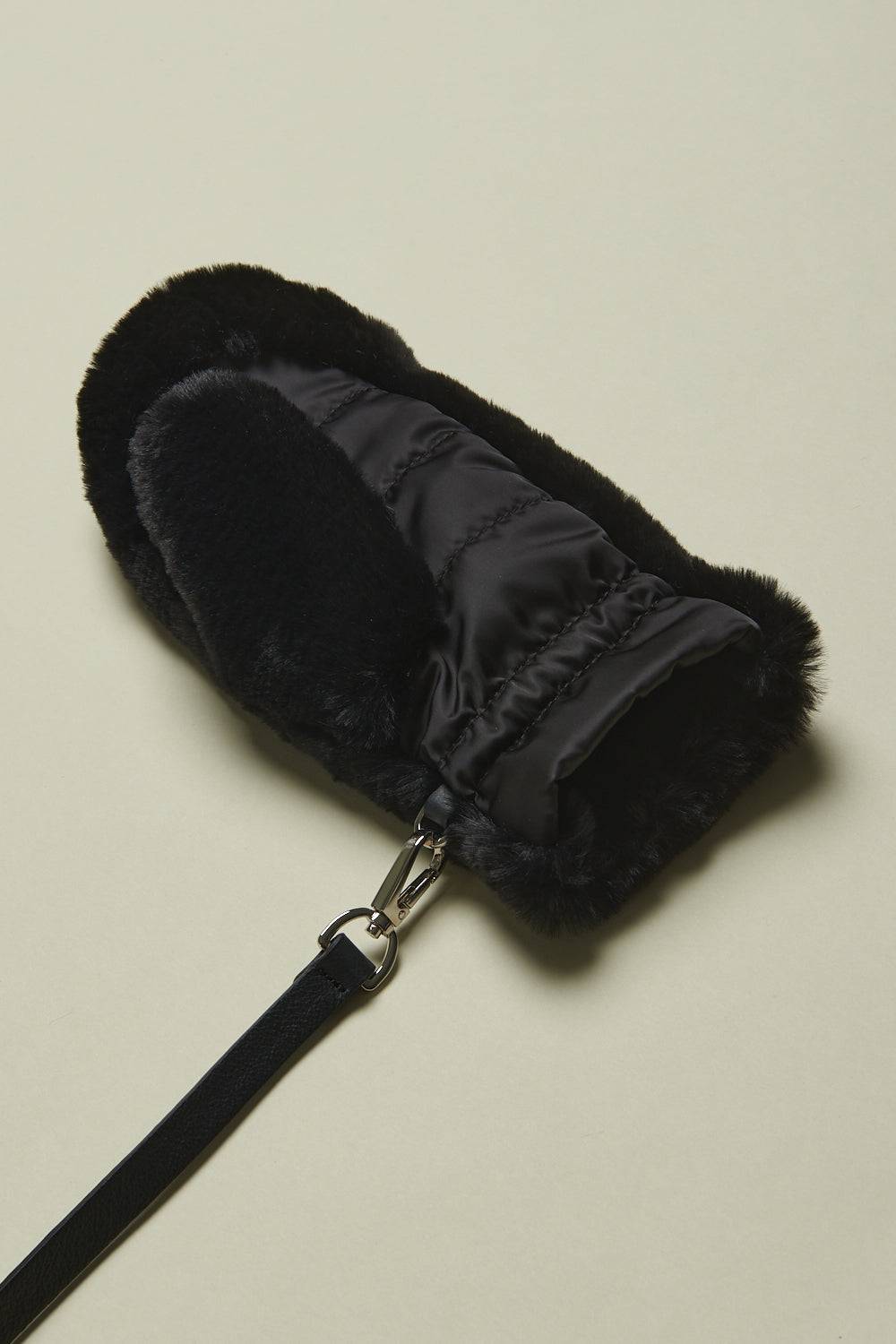 Peserico Guanto muffola in eco-pelliccia e nylon Italia