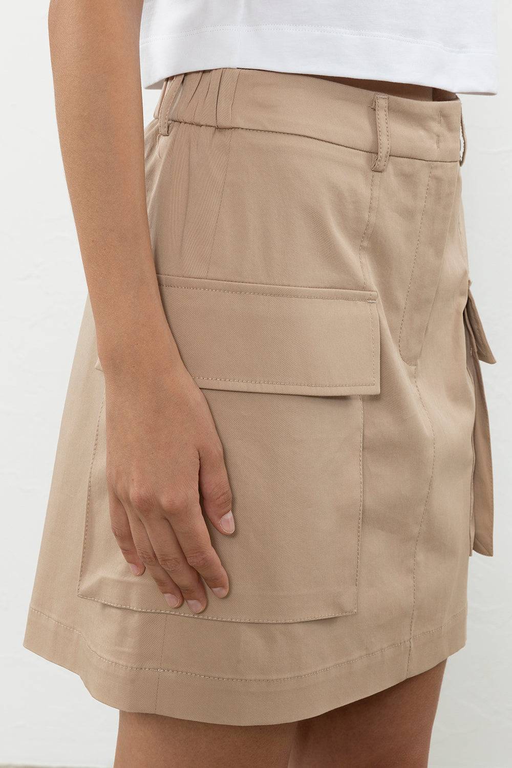 Peserico Gonna in gabardina leggera di cotone pettinato In Vendita