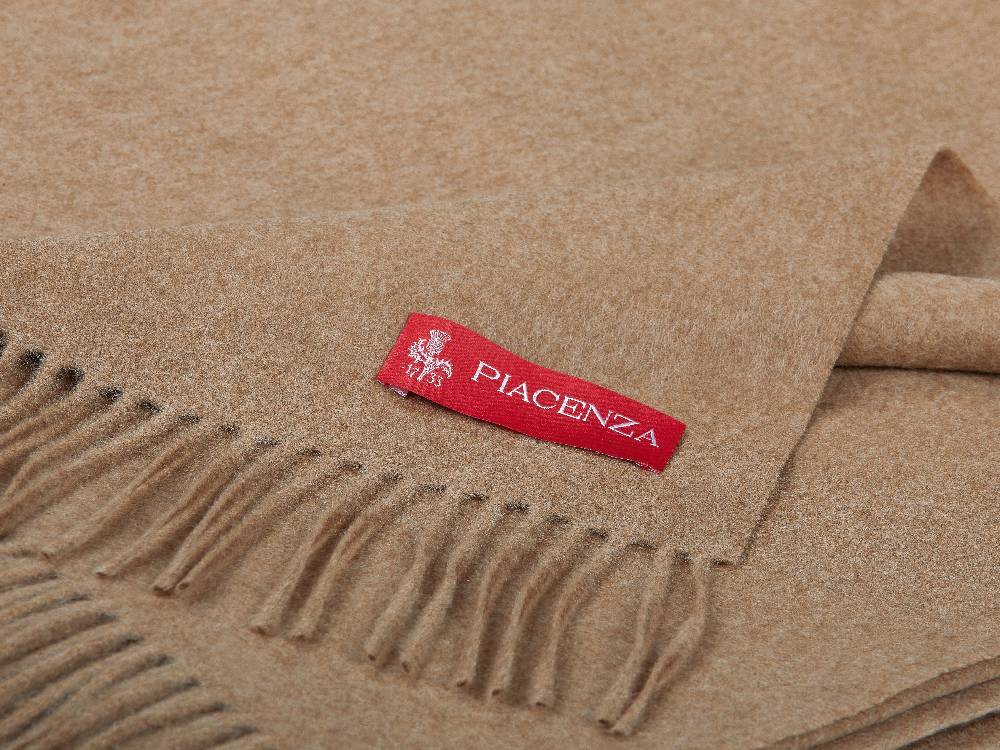 Piacenza 1733 Aeternum Plaid sabbia in puro Cashmere 2025