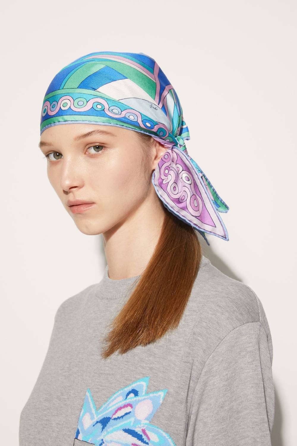 Pucci Foulard in seta con stampe Iride e Onde Saldi Di Fabbrica