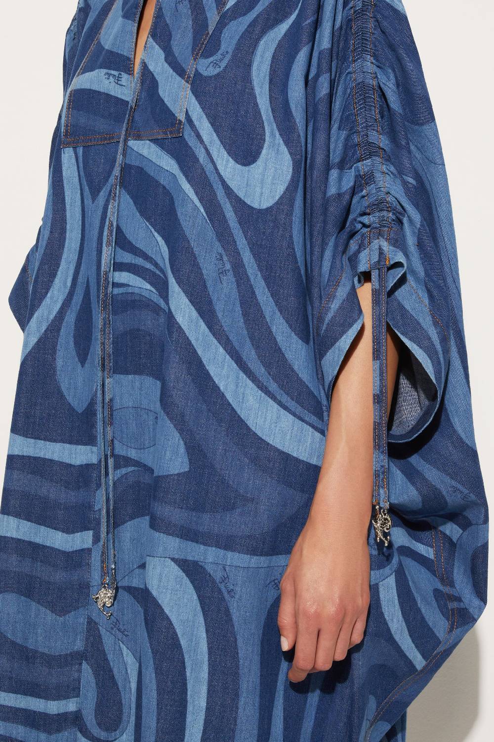Pucci Abito kaftano in denim con stampa Marmo Vendita Economica