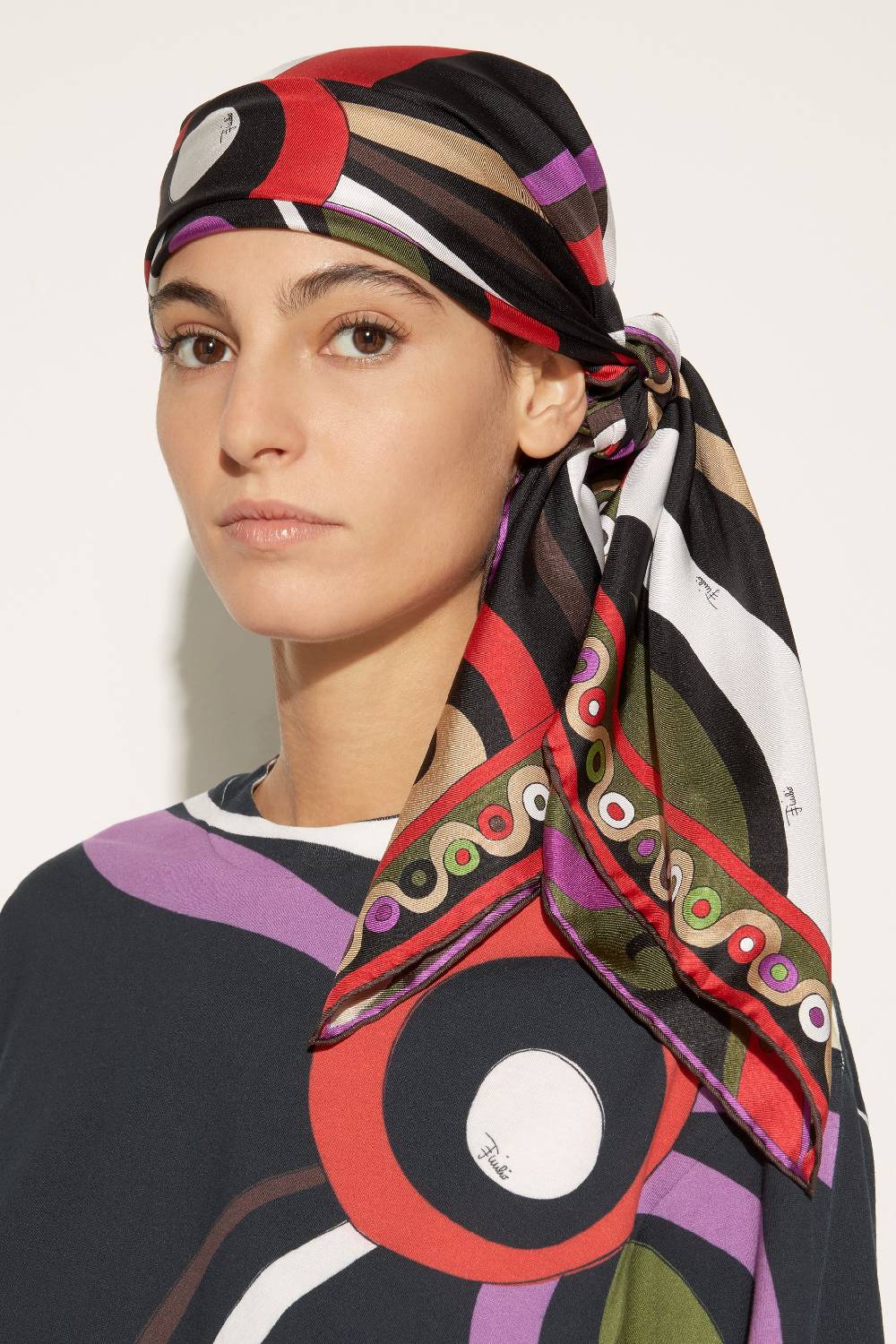 Pucci Carré grande in seta con stampe Iride e Marmo Sottocosto