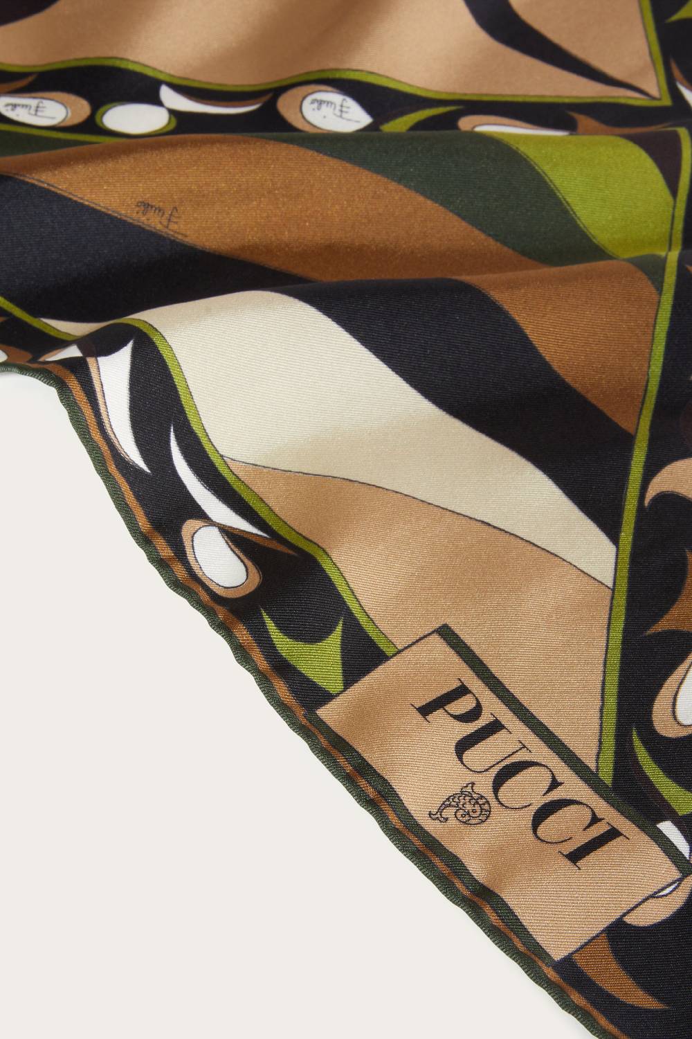 Pucci Foulard in seta con stampa Pesci Ritorno libero