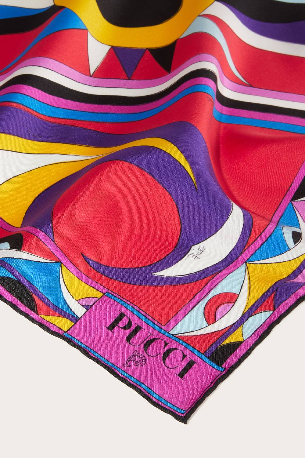 Pucci Carré piccolo in seta con stampa Cigni Offerte esclusive