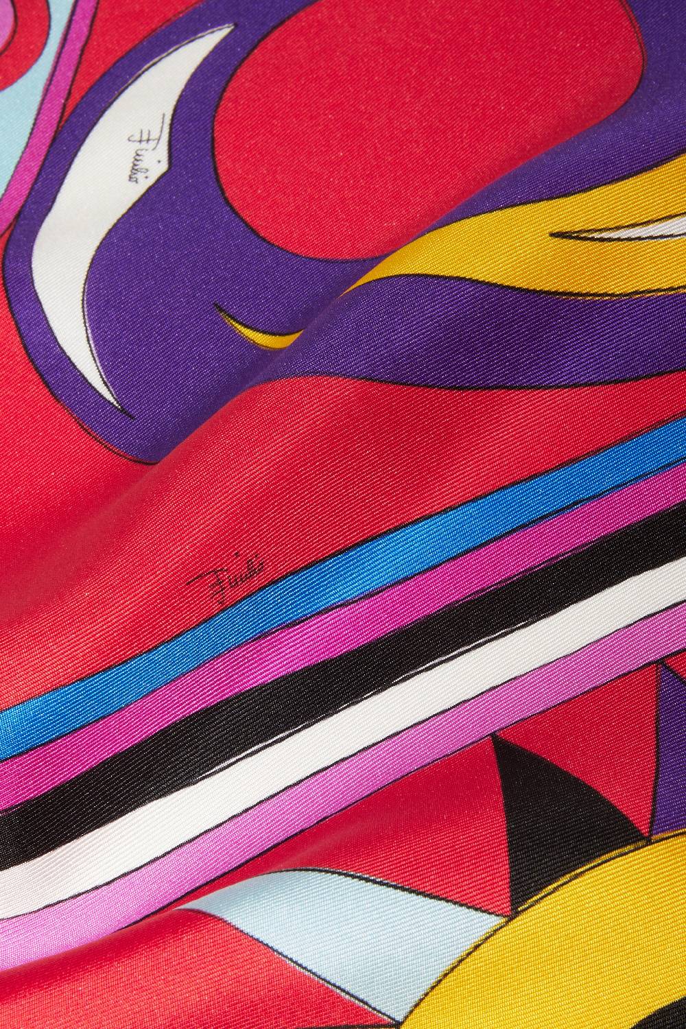 Pucci Carré piccolo in seta con stampa Cigni Offerte esclusive