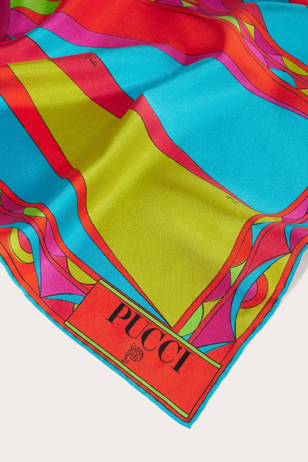 Pucci Carré grande in seta con stampa Cigni Lightning offer