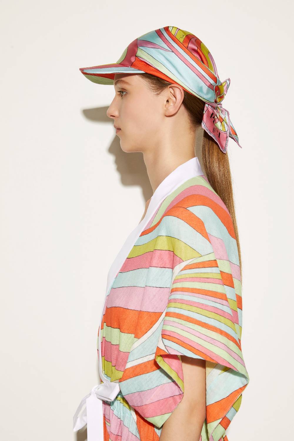 Pucci Cappello in seta con stampe Cigni e Iride Esporta salva