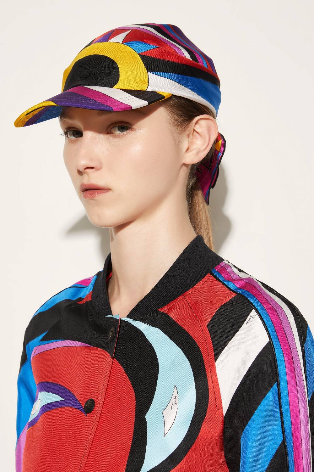 Pucci Cappello in seta con stampe Cigni e Iride Duty-free