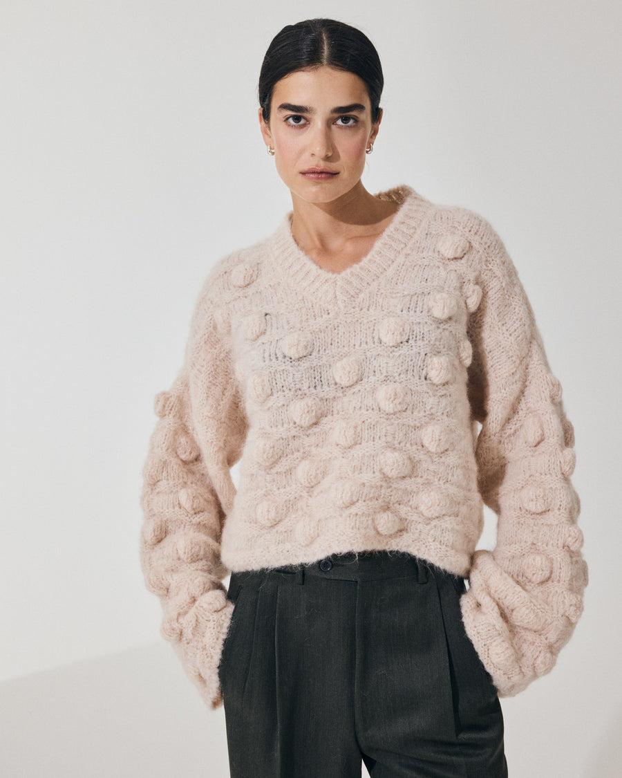 ﻿Scaglione V NECK OVER HAZELNUT STITCH SAND