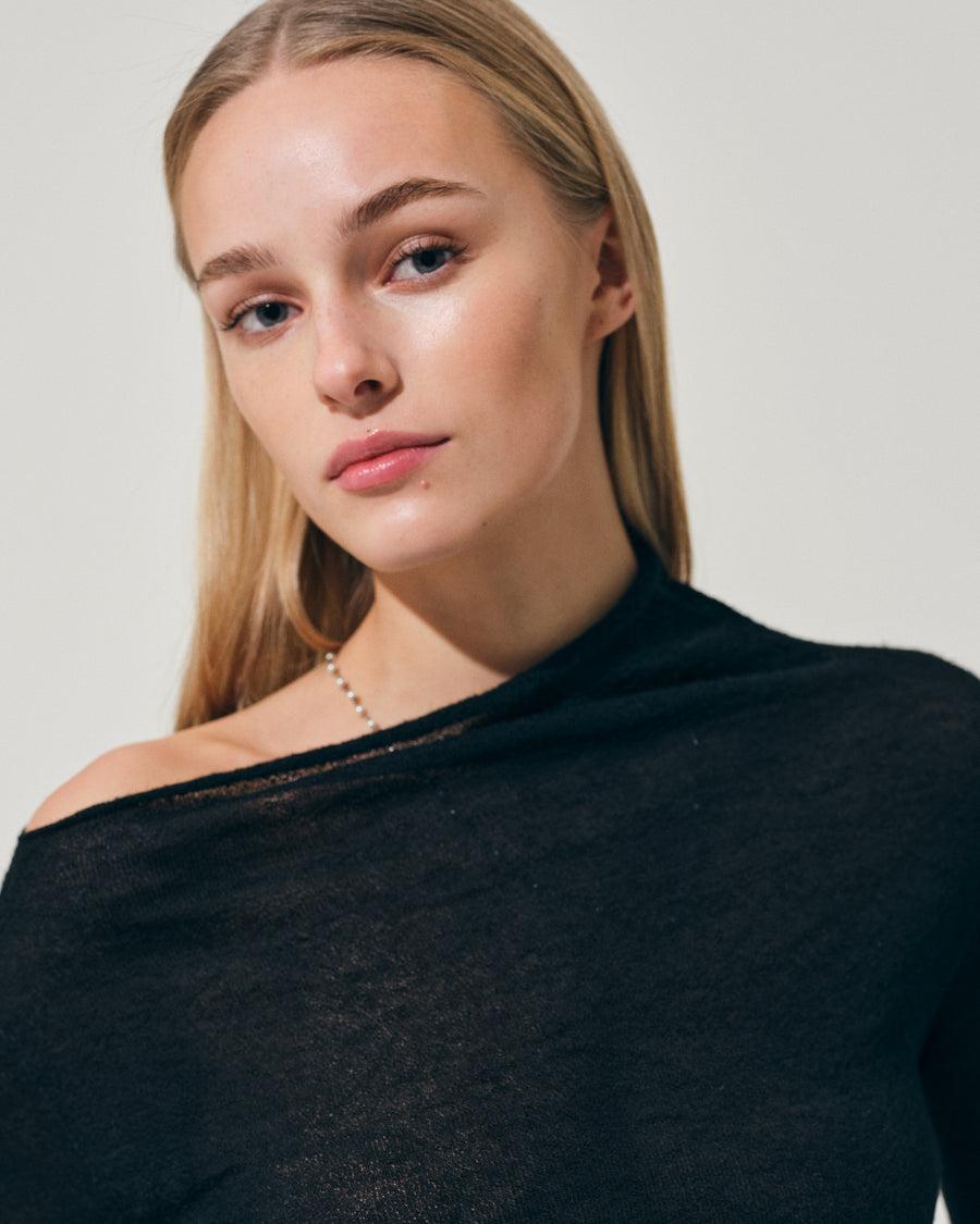 Scaglione ROUND NECK ASYMMETRIC BLACK Offerte