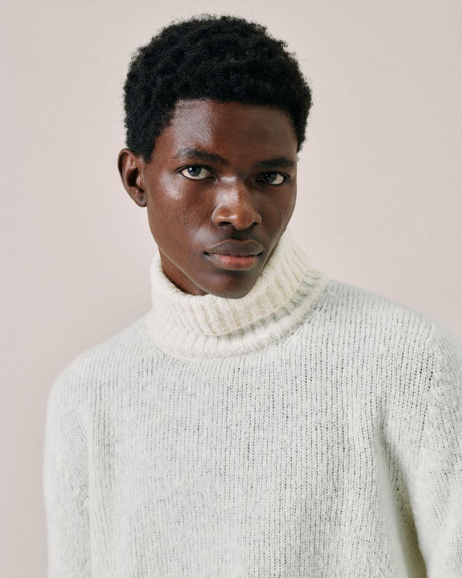 Scaglione TURTLE NECK SEAMLESS PUFFED CASHMERE MILK In Vendita