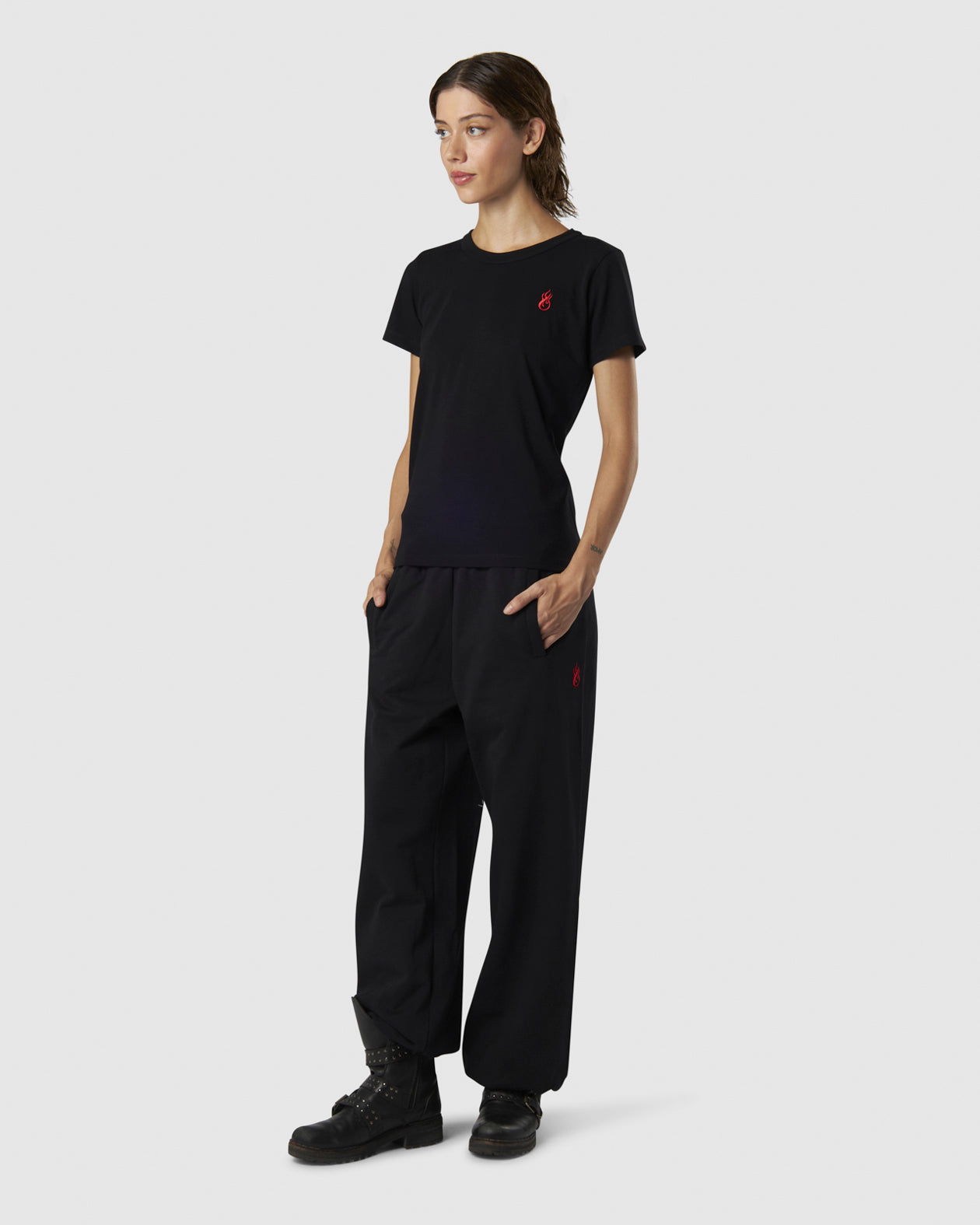 Vision Of Super BLACK T-SHIRT WITH EMBROIDERED FLAME LOGO ON FRONT AND PRINTED LOGO ON BACK Offerta