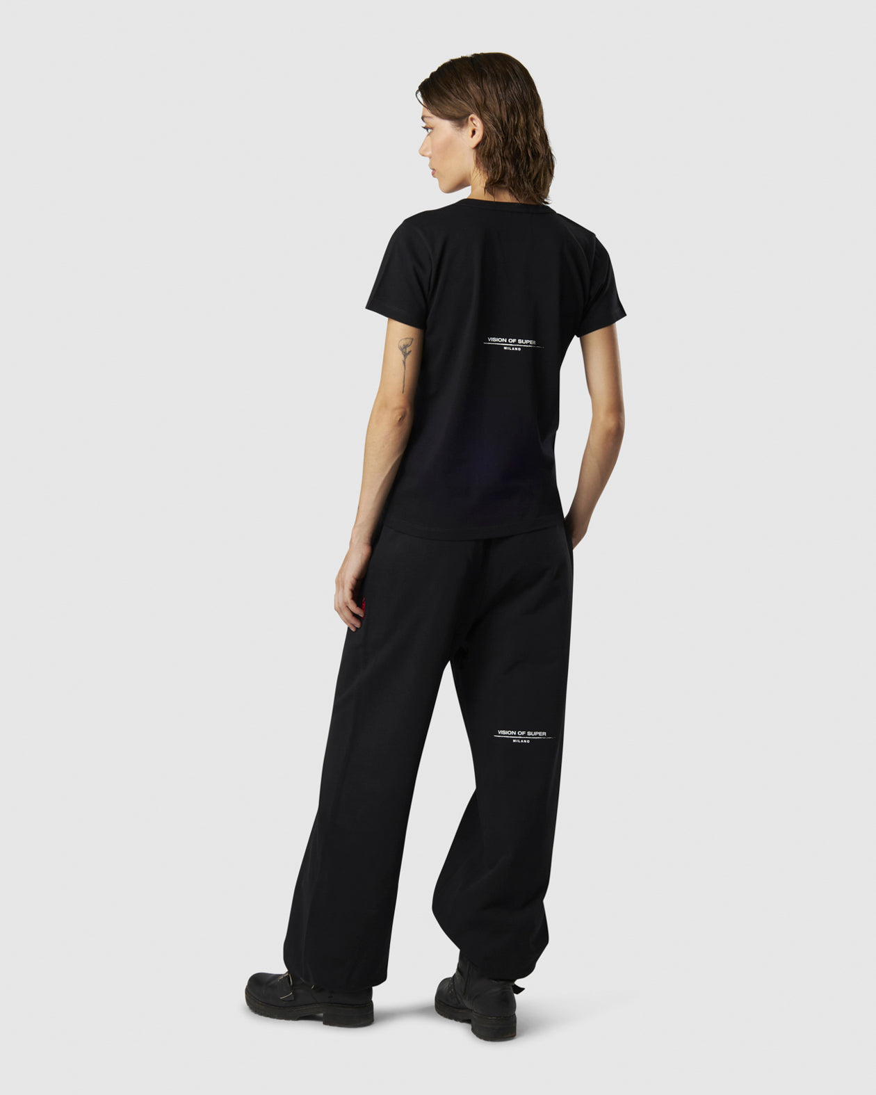Vision Of Super BLACK T-SHIRT WITH EMBROIDERED FLAME LOGO ON FRONT AND PRINTED LOGO ON BACK Offerta