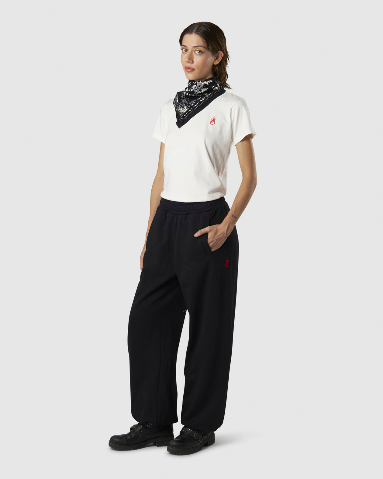Vision Of Super BLACK WOMEN PANTS WITH EMBROIDERED FLAME LOGO ON FRONT AND PRINTED LOGO ON BACK Saldi Di Fabbrica
